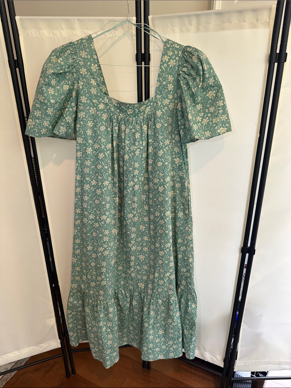 Hyacinth House Green Floral Puff-Sleeve Midi Dress
